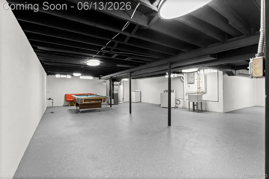 29578 Brown Court Garden City City MI 48135