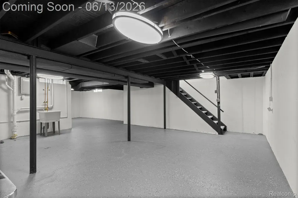 29578 Brown Court Garden City City MI 48135