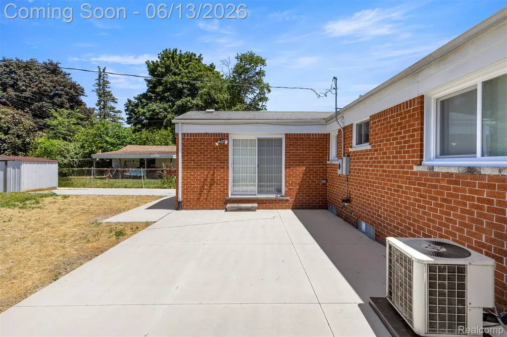 29578 Brown Court Garden City City MI 48135