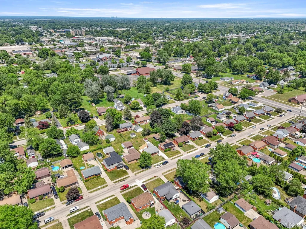 29578 Brown Court Garden City City MI 48135