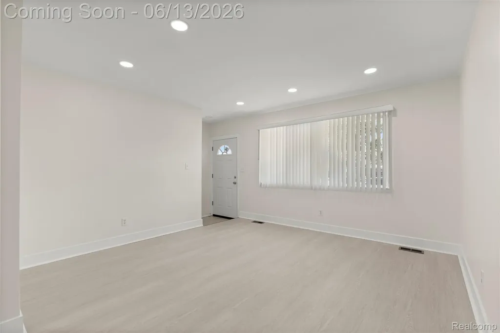 29578 Brown Court Garden City City MI 48135