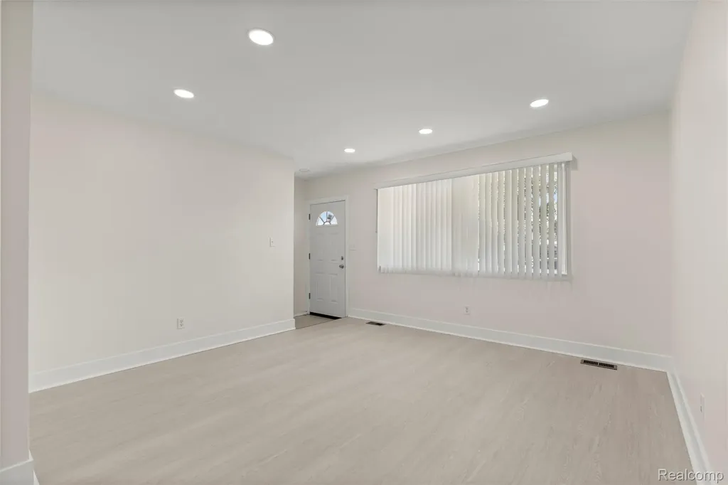 29578 Brown Court Garden City City MI 48135