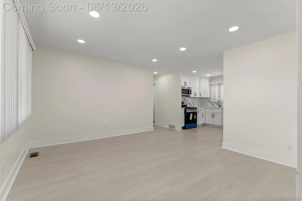 29578 Brown Court Garden City City MI 48135