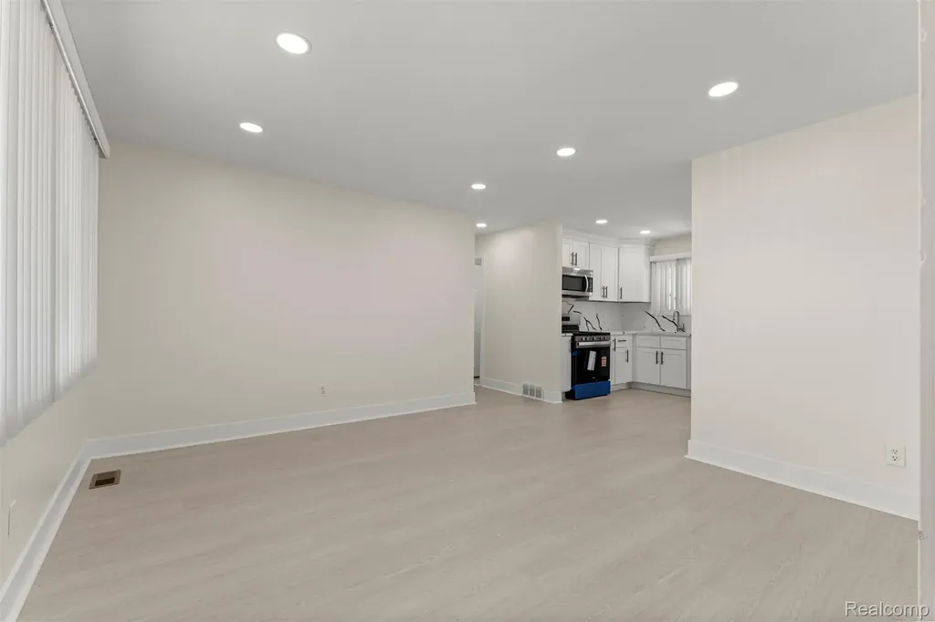 29578 Brown Court Garden City City MI 48135