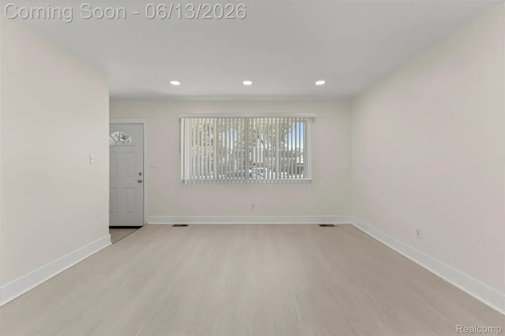 29578 Brown Court Garden City City MI 48135