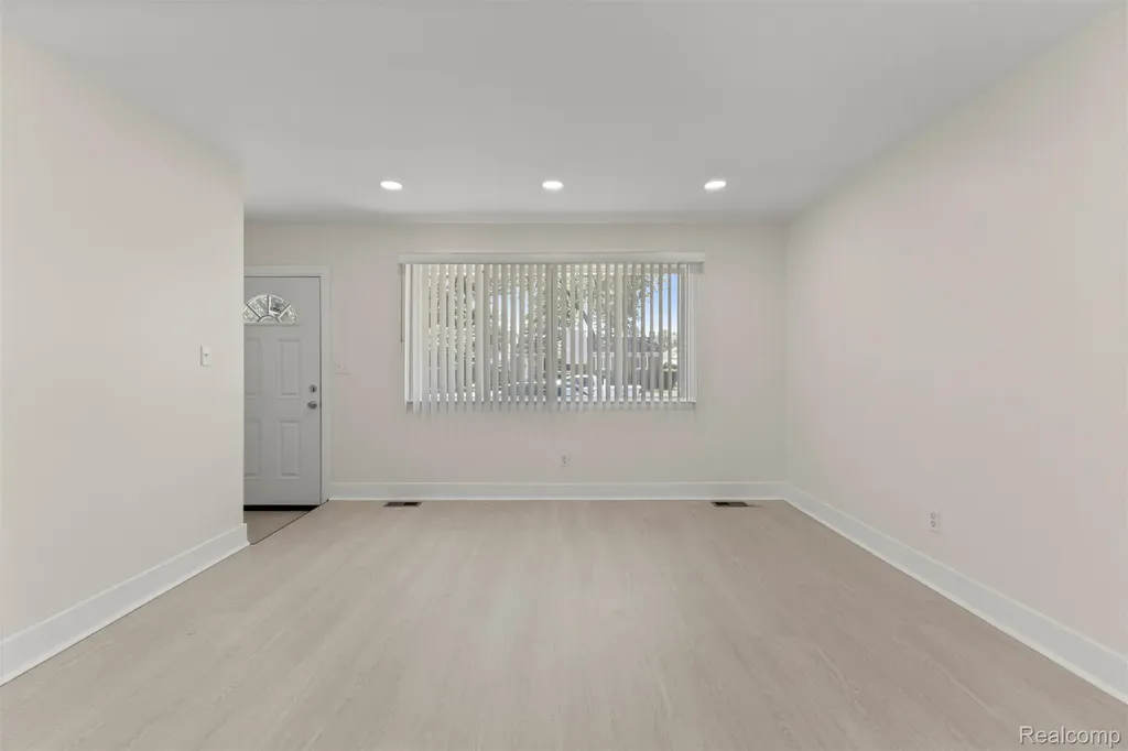 29578 Brown Court Garden City City MI 48135