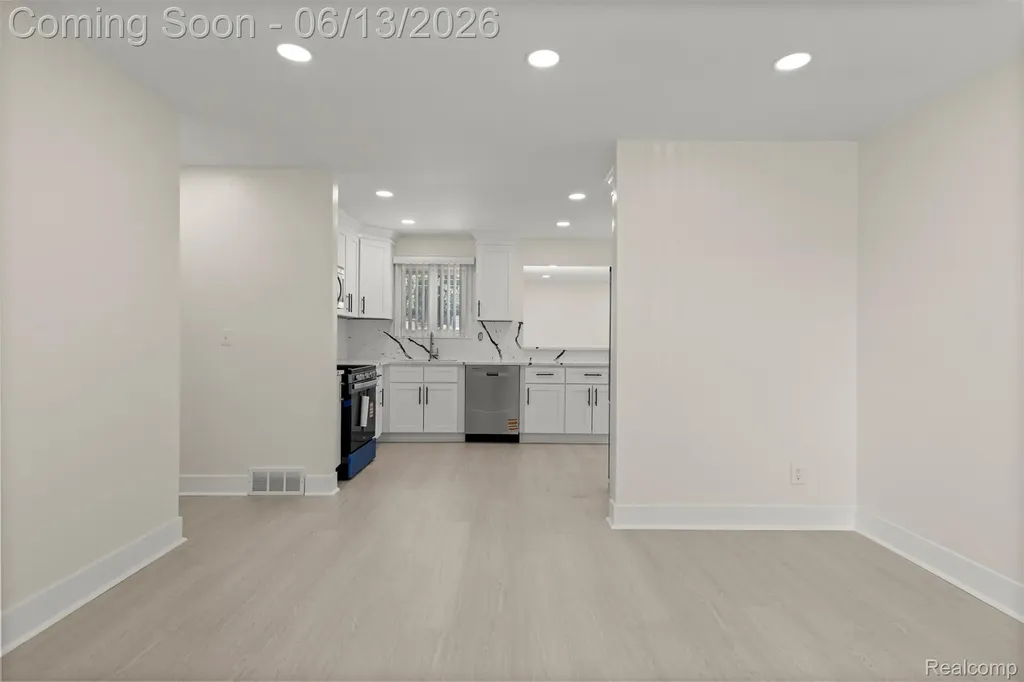 29578 Brown Court Garden City City MI 48135