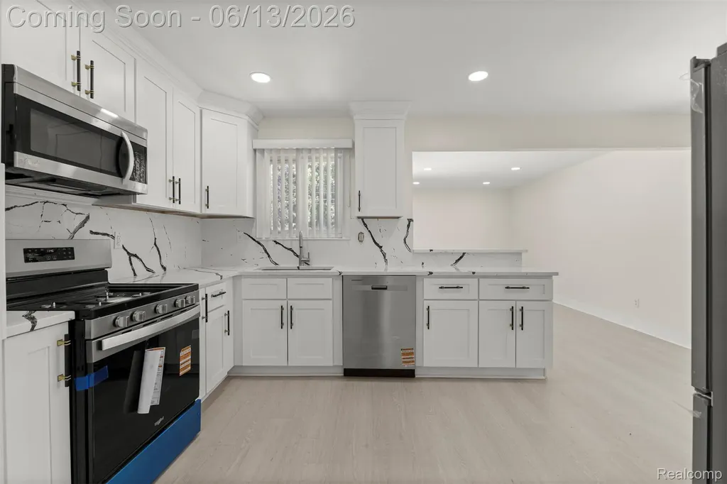 29578 Brown Court Garden City City MI 48135