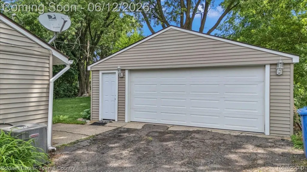 1991 Swaranne Drive West Bloomfield Charter Township MI 48324