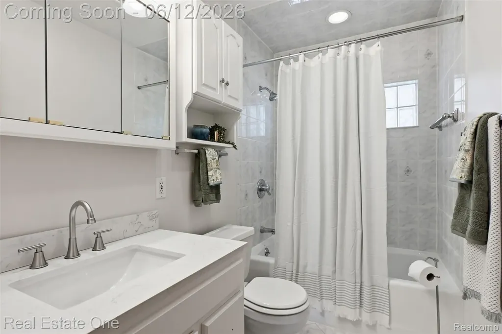 9649 Beech Daly Road Redford Charter Township MI 48239