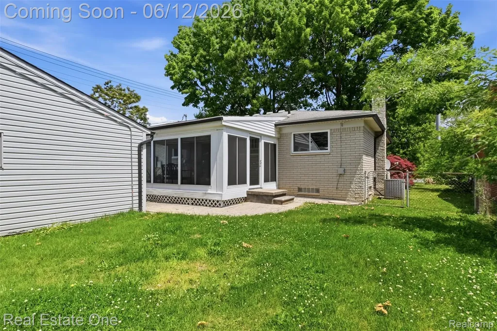9649 Beech Daly Road Redford Charter Township MI 48239