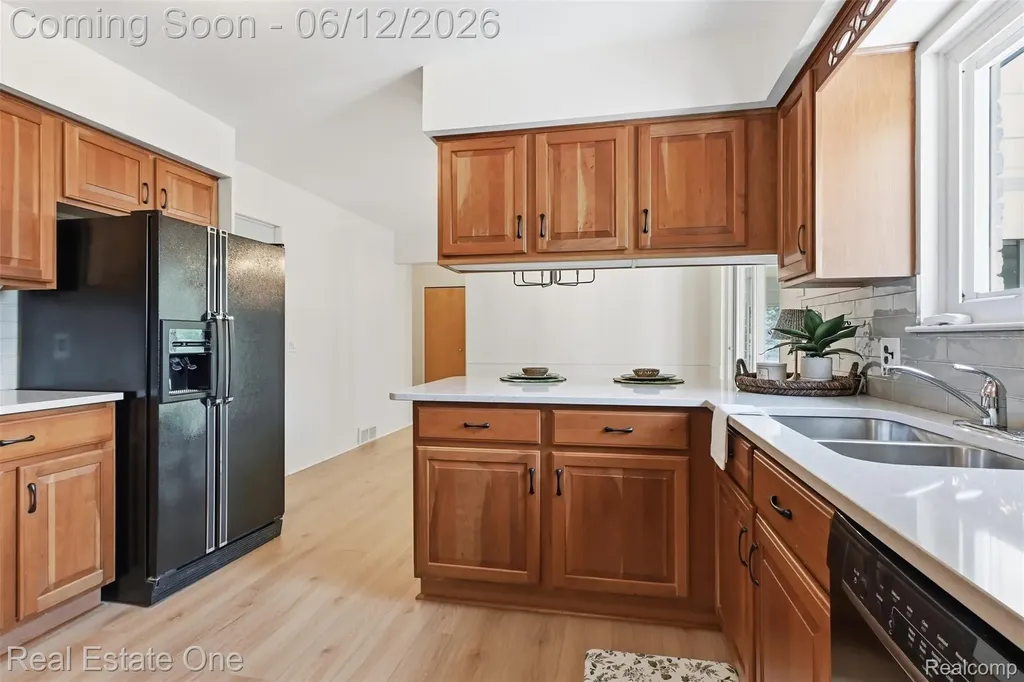 9649 Beech Daly Road Redford Charter Township MI 48239