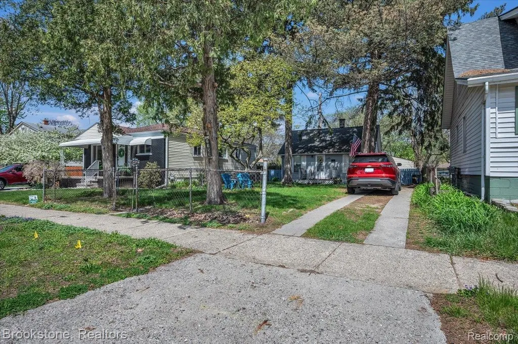 1133 E Bernhard Avenue Hazel Park City MI 48030