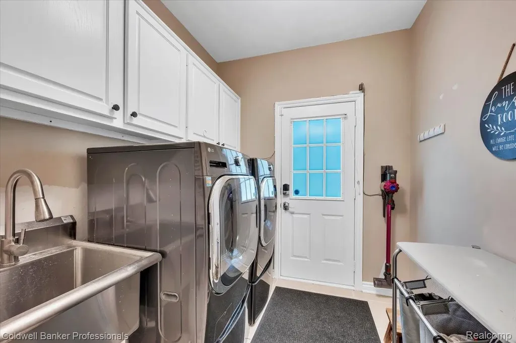 1399 Pebble Ridge Drive Rochester City MI 48307