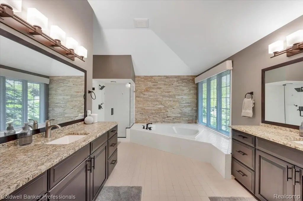 1399 Pebble Ridge Drive Rochester City MI 48307