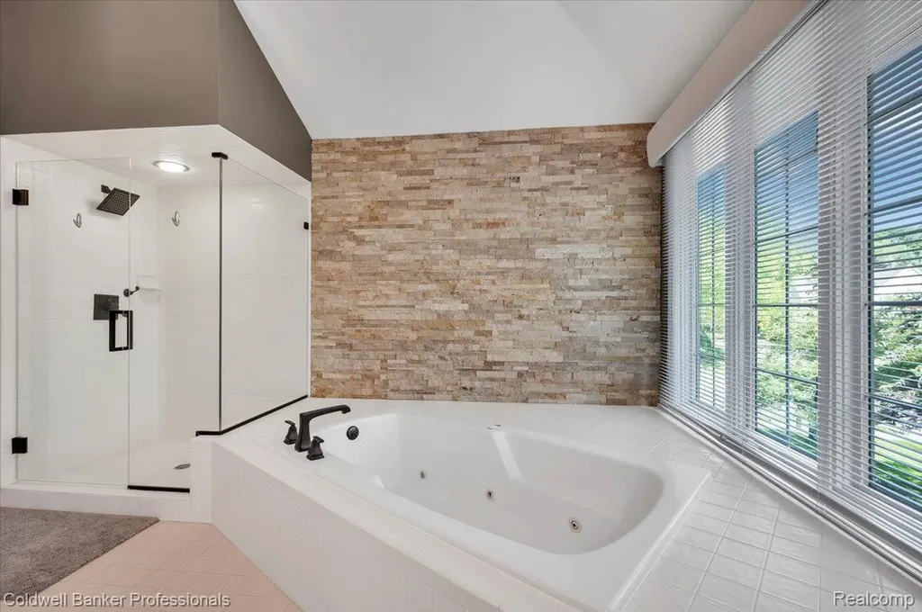1399 Pebble Ridge Drive Rochester City MI 48307