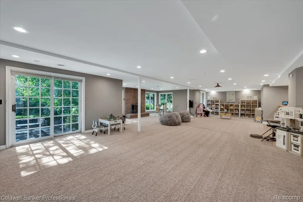 1399 Pebble Ridge Drive Rochester City MI 48307