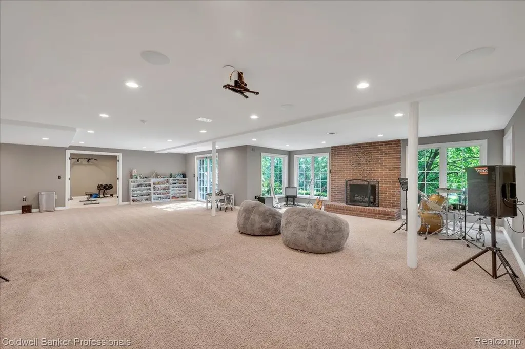 1399 Pebble Ridge Drive Rochester City MI 48307