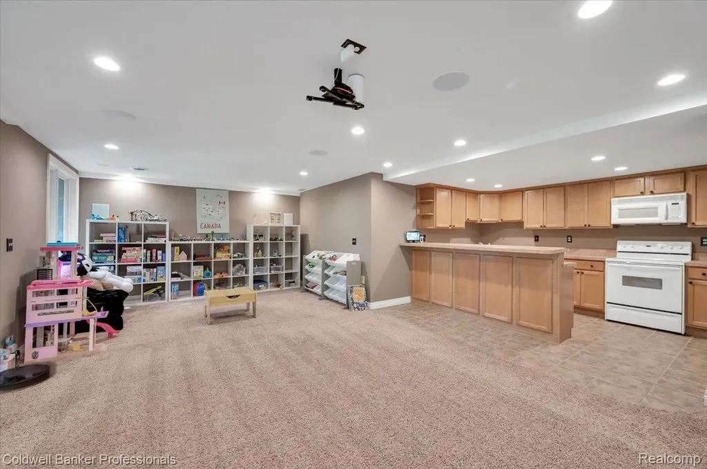 1399 Pebble Ridge Drive Rochester City MI 48307