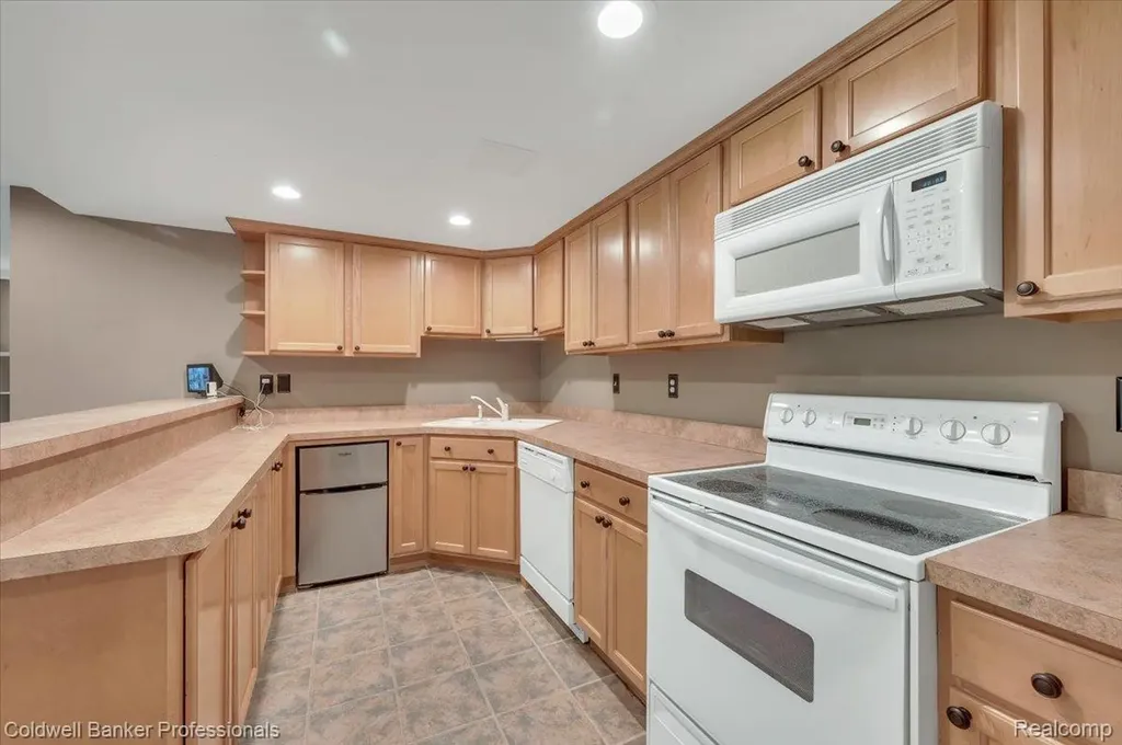 1399 Pebble Ridge Drive Rochester City MI 48307