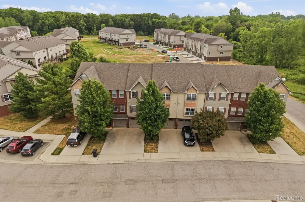 2138 Knotty Pine Trail Howell Township MI 48855