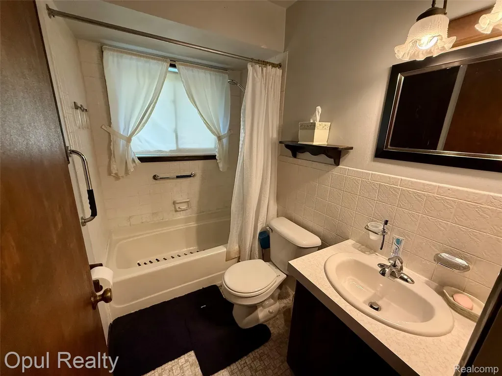 26362 Margareta Street Redford Charter Township MI 48240