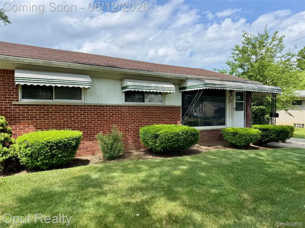 26362 Margareta Street Redford Charter Township MI 48240