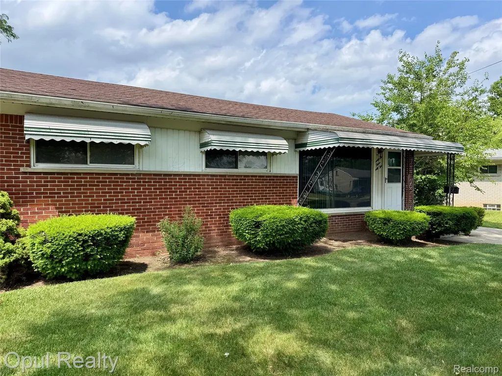 26362 Margareta Street Redford Charter Township MI 48240