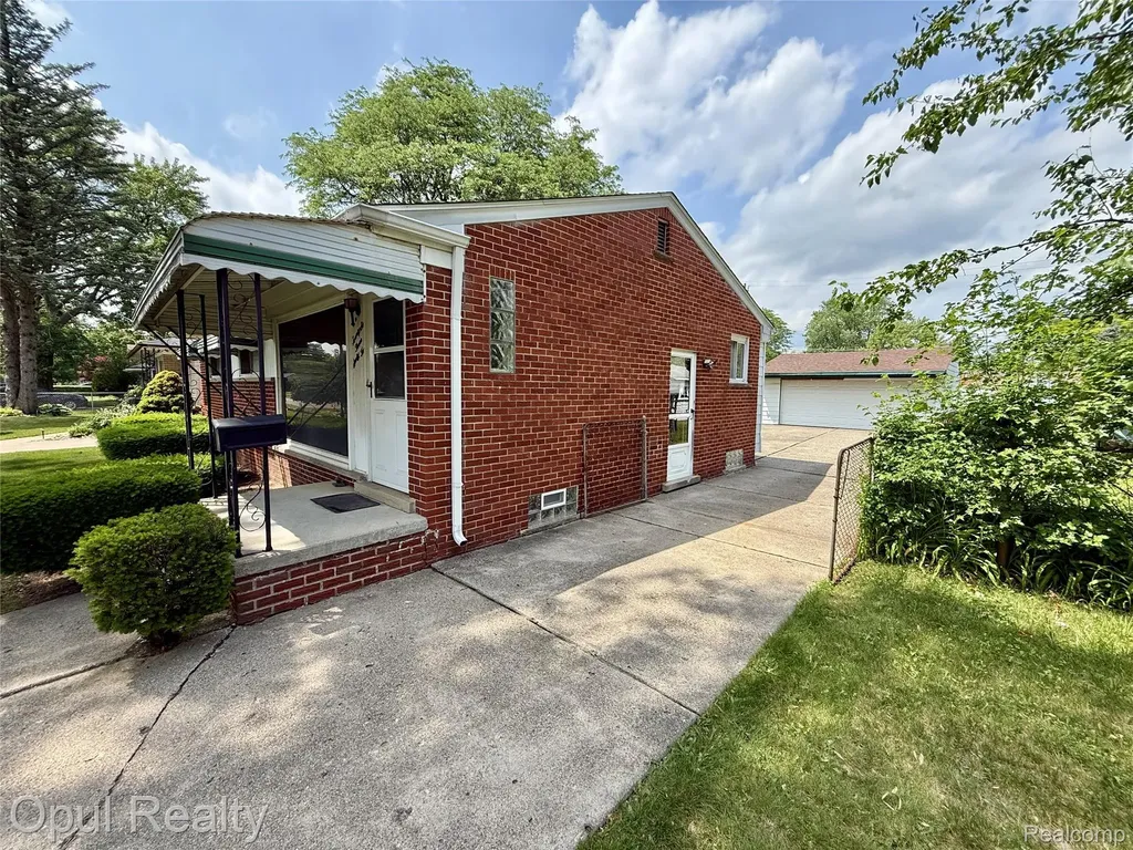 26362 Margareta Street Redford Charter Township MI 48240