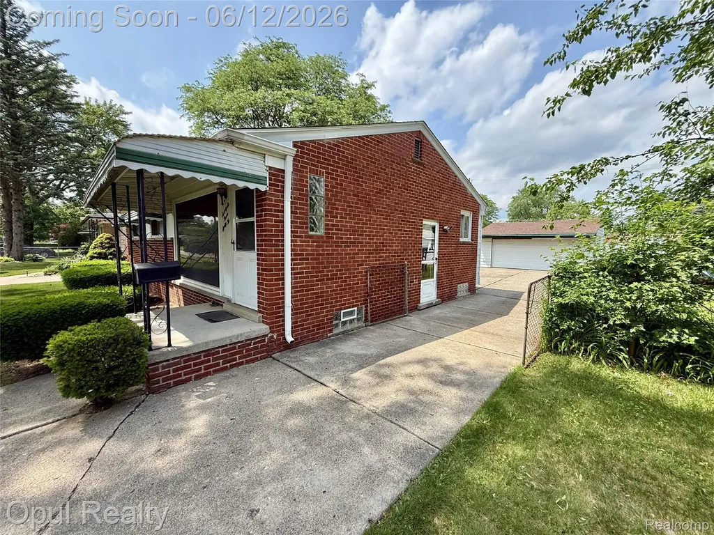 26362 Margareta Street Redford Charter Township MI 48240