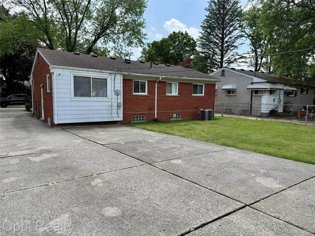 26362 Margareta Street Redford Charter Township MI 48240