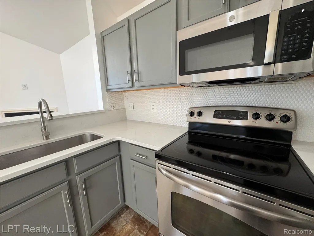 623 Worthington Drive Lansing City MI 48906
