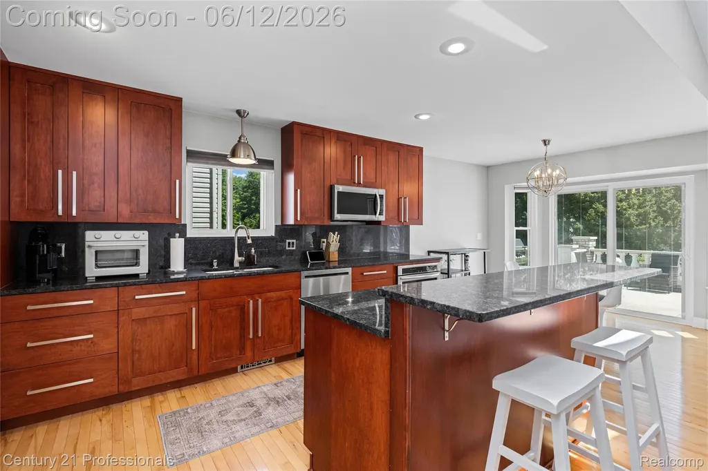 3172 Cedar Crest Drive Troy City MI 48083