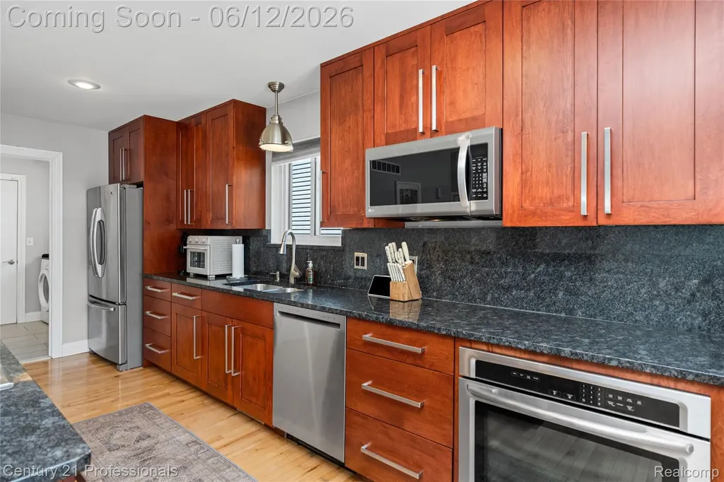 3172 Cedar Crest Drive Troy City MI 48083