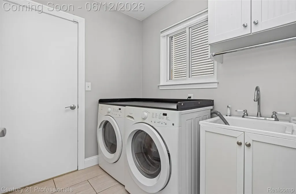 3172 Cedar Crest Drive Troy City MI 48083