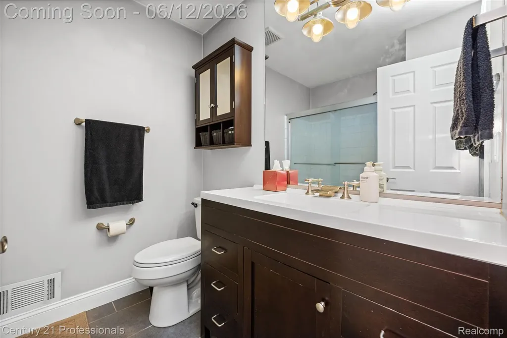 3172 Cedar Crest Drive Troy City MI 48083