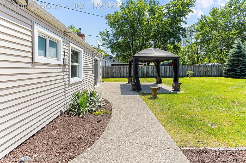 5191 Lynsue Lane Waterford Charter Township MI 48327
