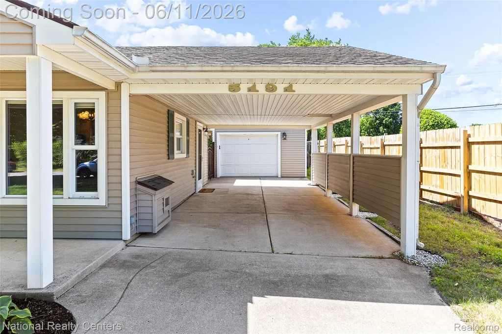 5191 Lynsue Lane Waterford Charter Township MI 48327