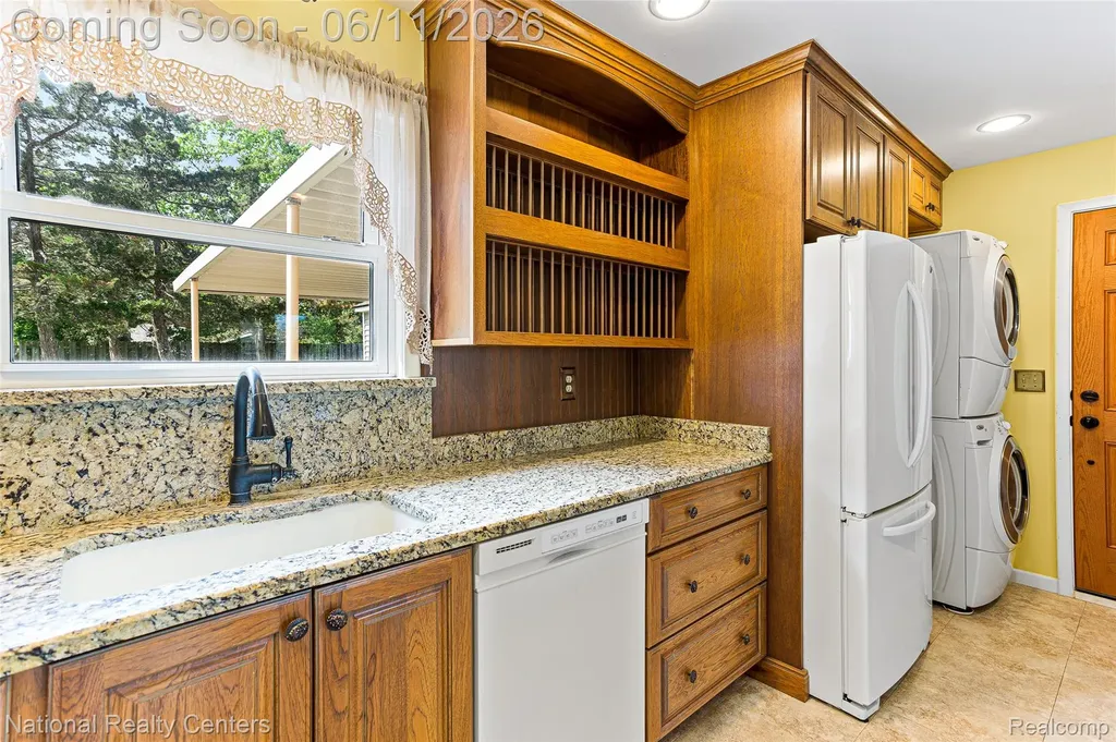 5191 Lynsue Lane Waterford Charter Township MI 48327