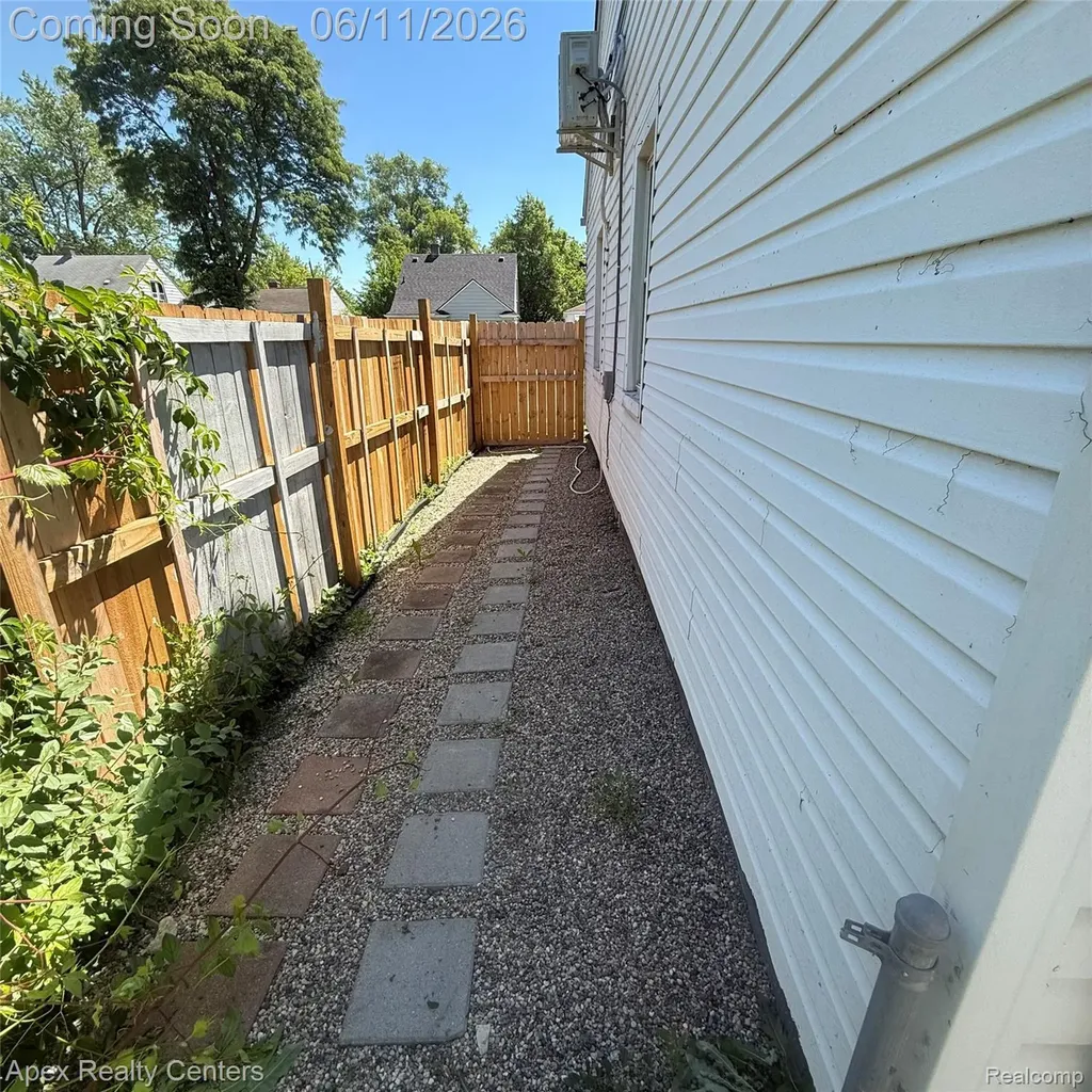 6515 Ashton Avenue Detroit City MI 48228
