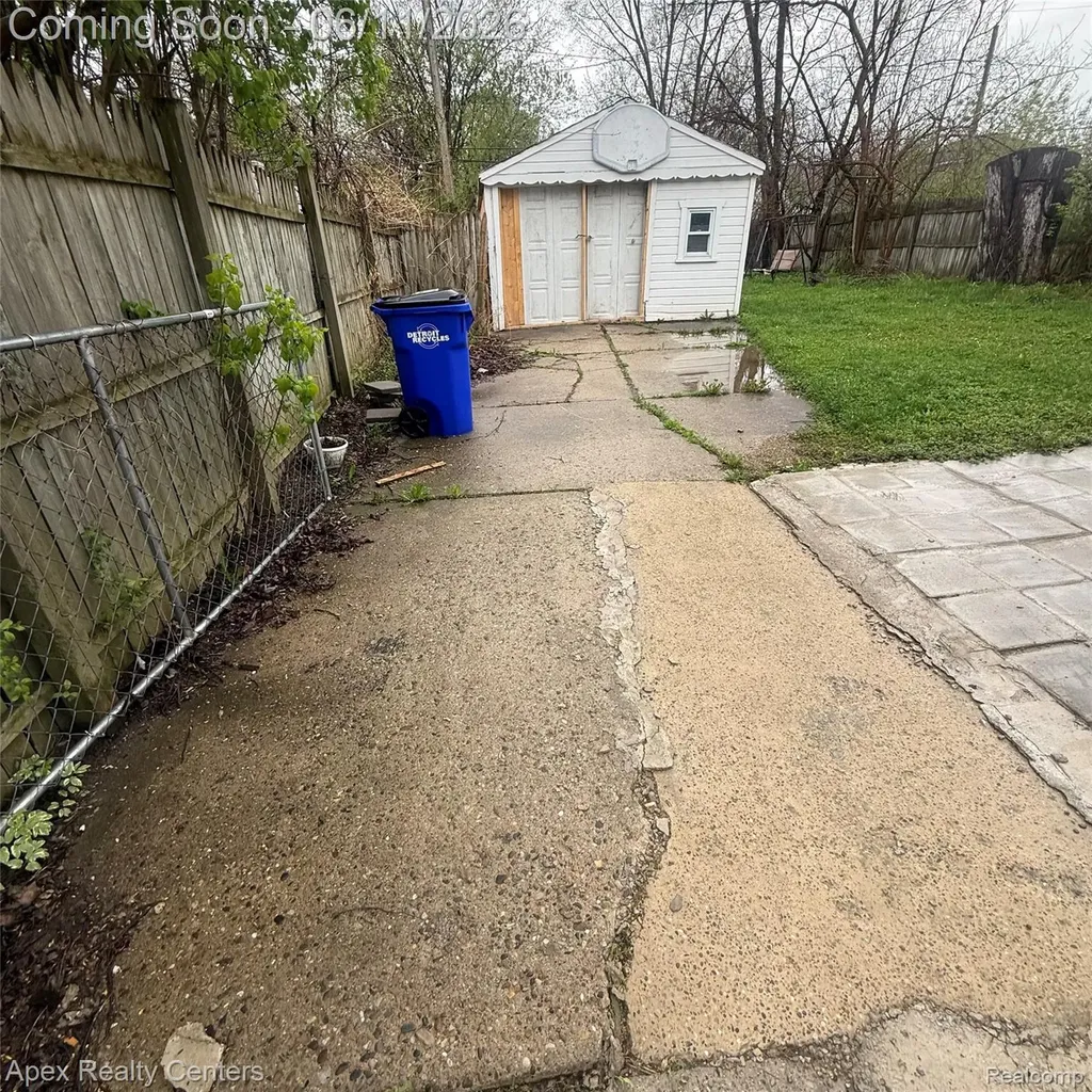 6515 Ashton Avenue Detroit City MI 48228