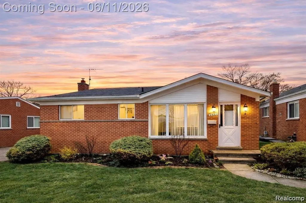 23223 Panama Avenue Warren City MI 48091