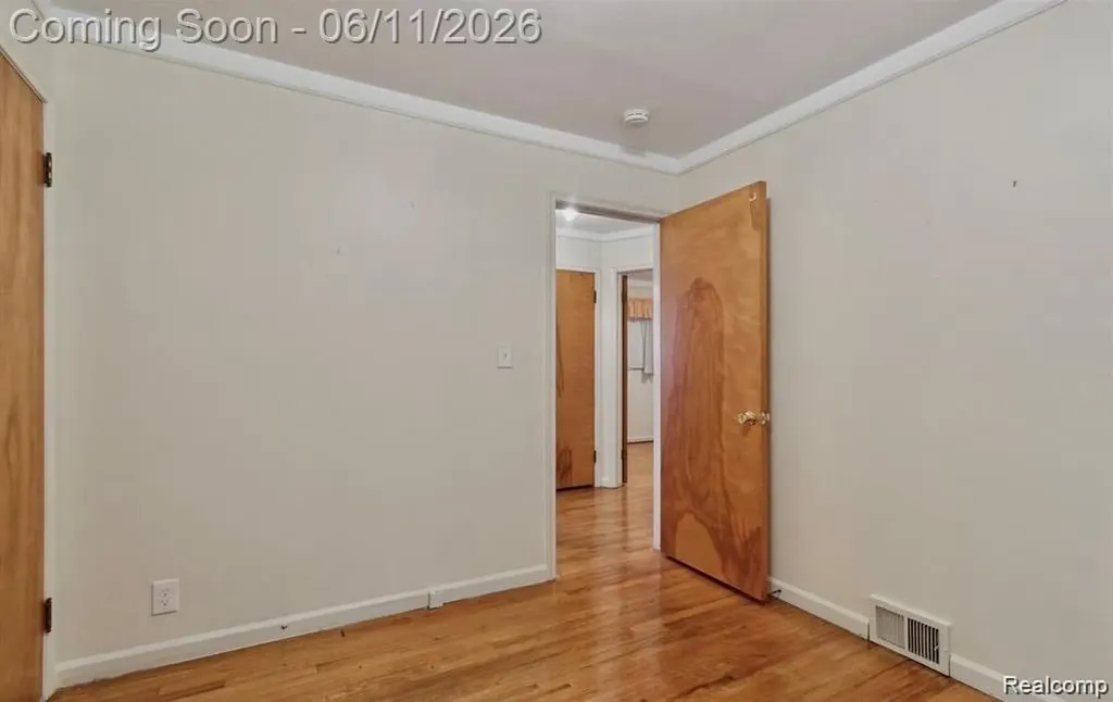 23223 Panama Avenue Warren City MI 48091