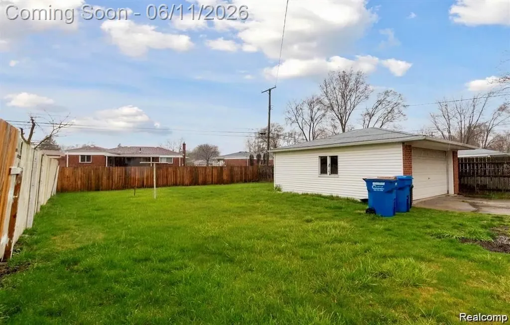 23223 Panama Avenue Warren City MI 48091