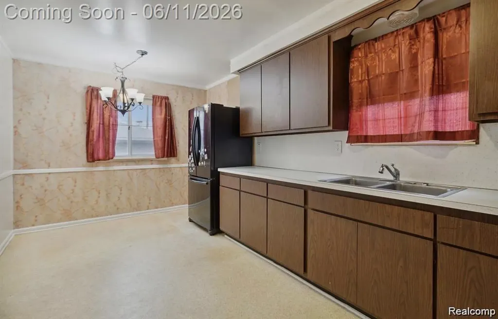 23223 Panama Avenue Warren City MI 48091