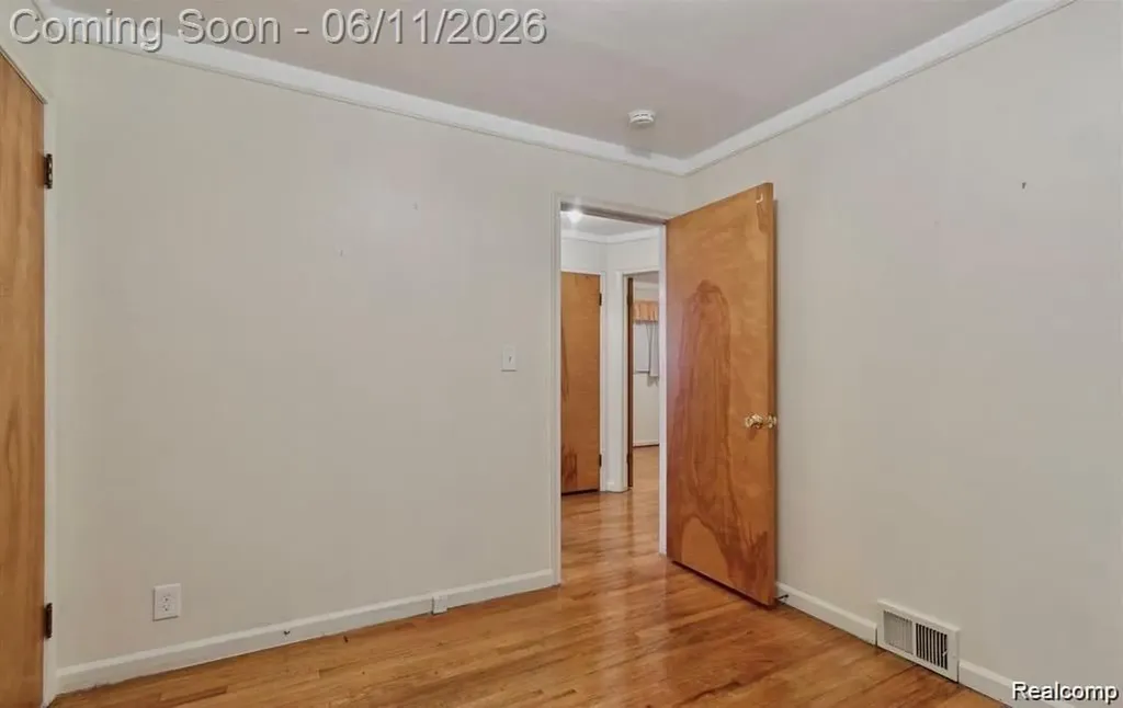 23223 Panama Avenue Warren City MI 48091