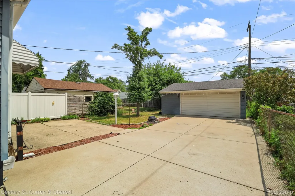 4155 Syracuse Street Dearborn Heights City MI 48125