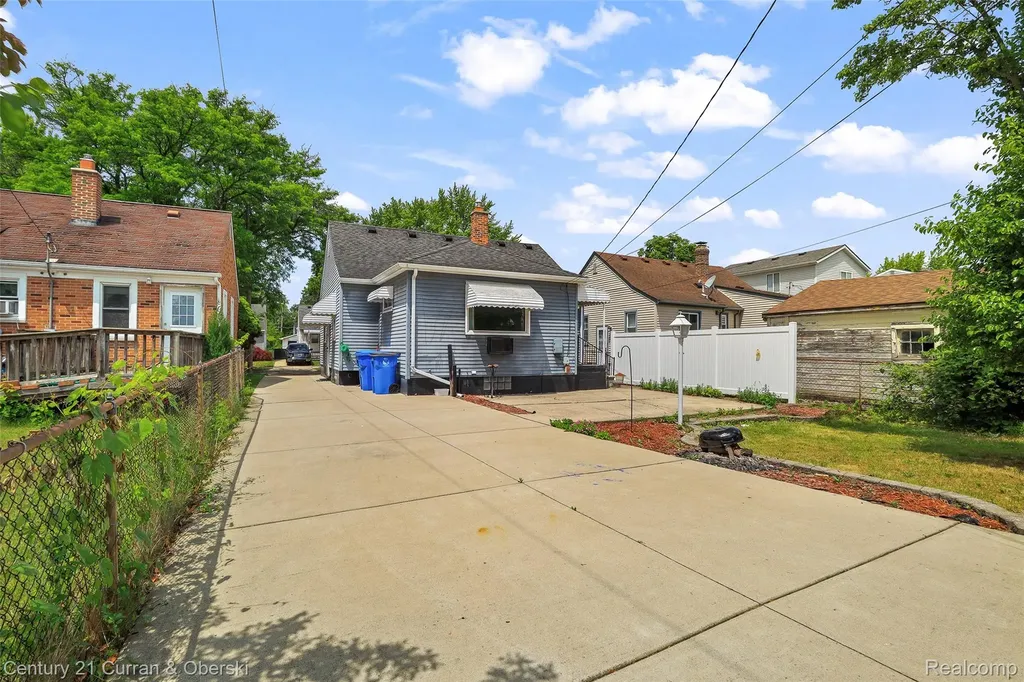 4155 Syracuse Street Dearborn Heights City MI 48125