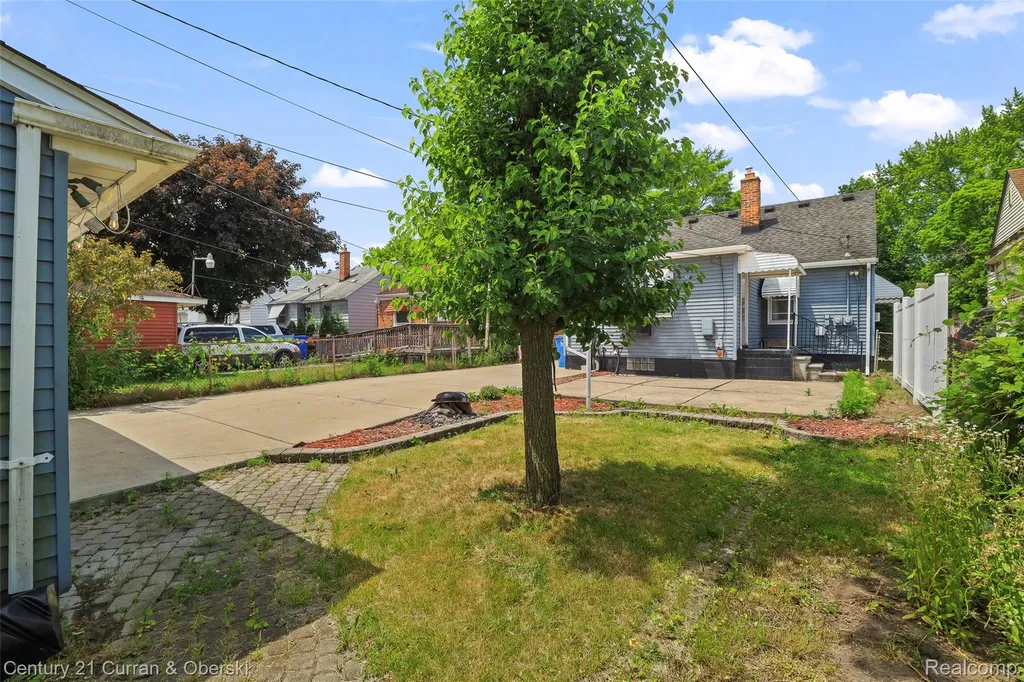 4155 Syracuse Street Dearborn Heights City MI 48125