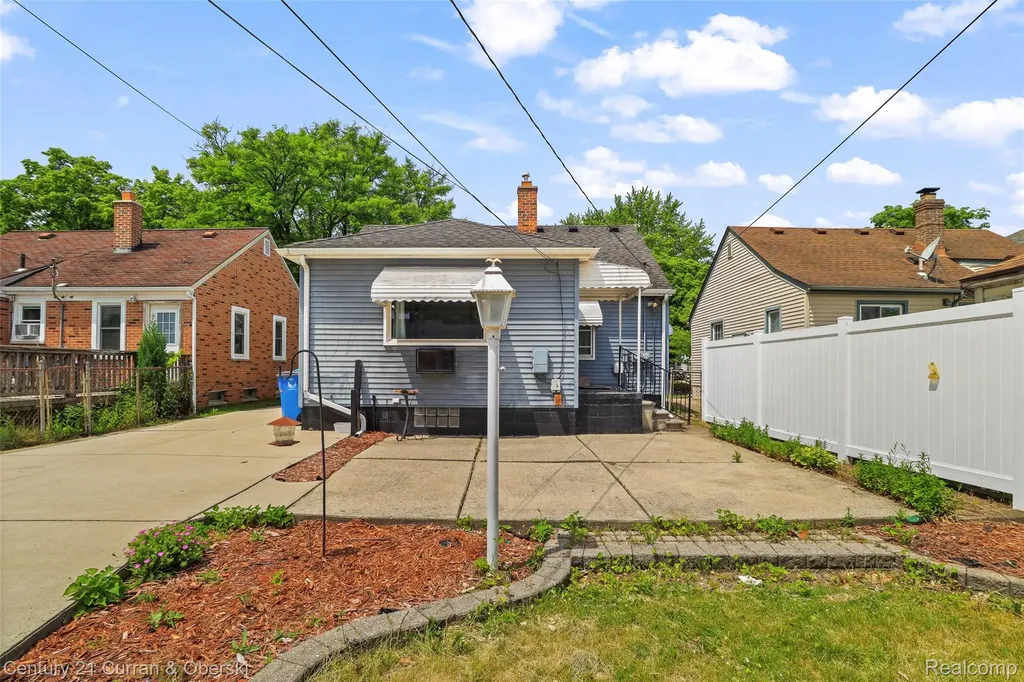 4155 Syracuse Street Dearborn Heights City MI 48125